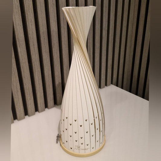 Design Lampe L mit Herzstanzungen, Kunstdruck -Papier "weiß"