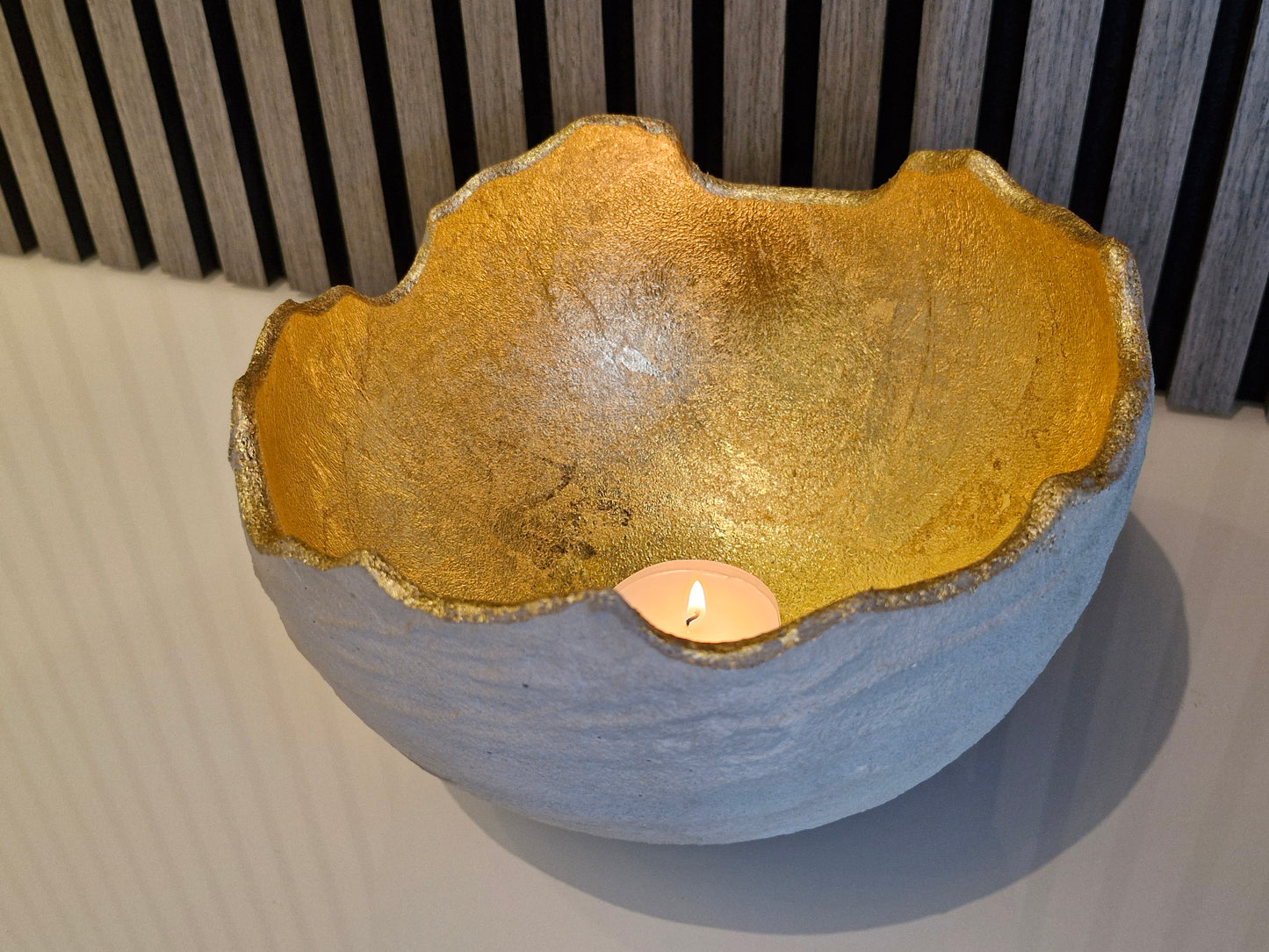 Design Beton Schale mit Blattgold / Lichtschale / Feuerschale / Lichtkugel / Tischdecke/ Dekoschale